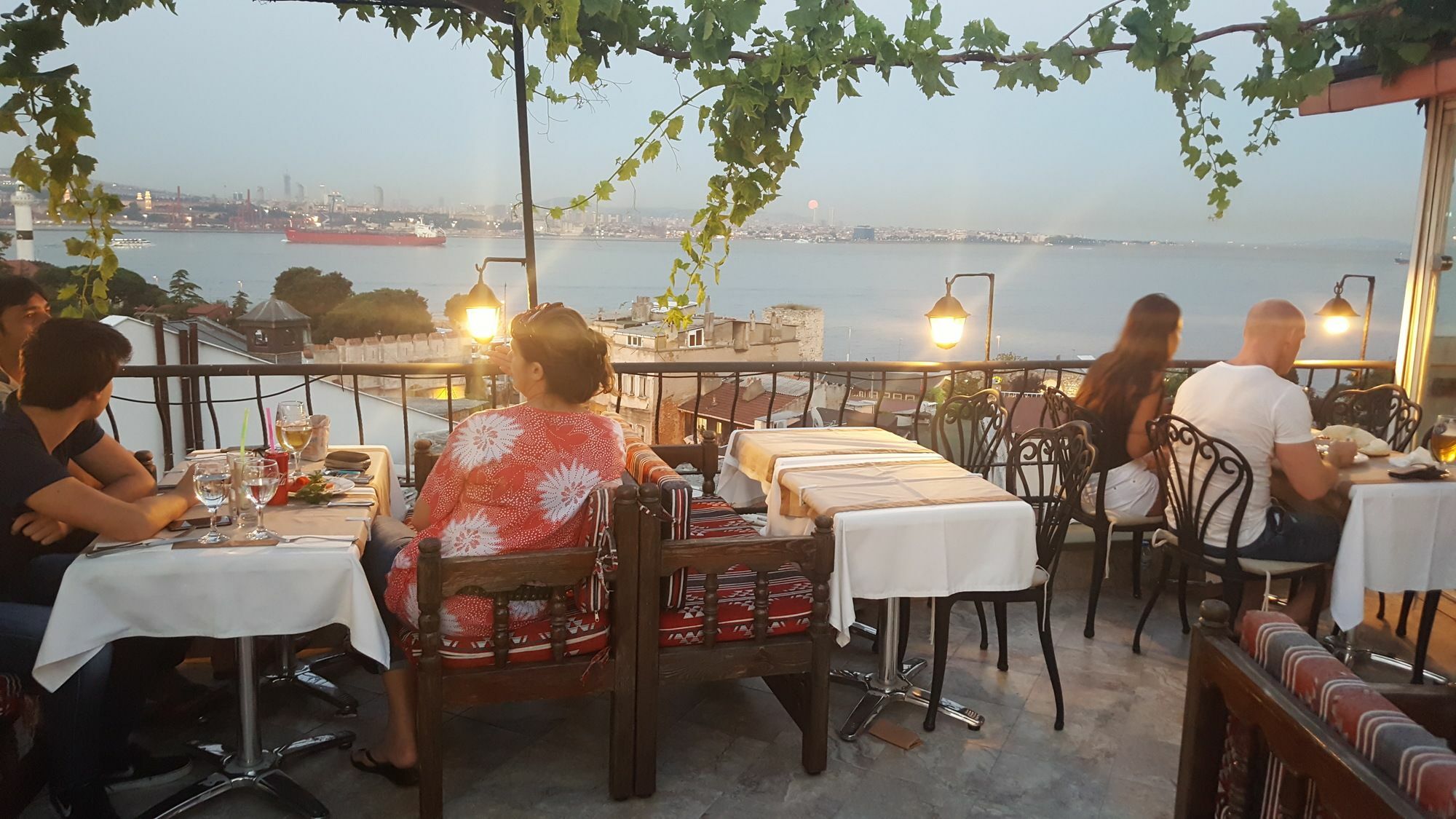 Metropolis Hostel & Guest House Istanbul Exteriör bild